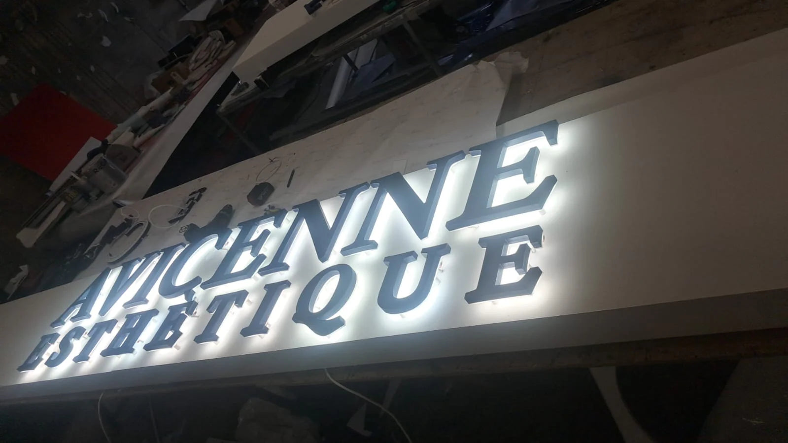 Enseigne PVC rétro éclairage